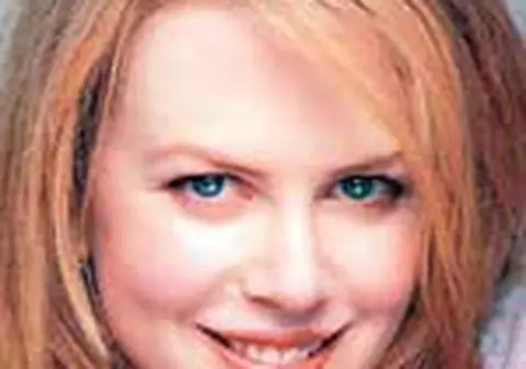 Cu ochii larg inchisi