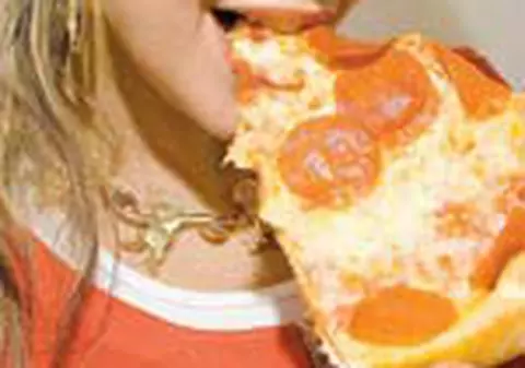 Ai mancat ceva care ingrasa? Afla ce exercitii trebuie sa faci ca sa pui pe fuga kilogramele!