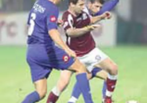 Rapid, victorie cu mana 