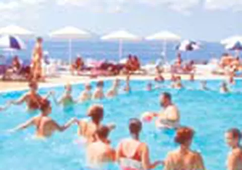 Piedone, instructor de ocazie in Grecia