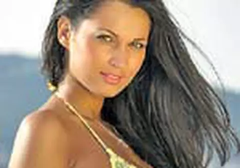 Nicoleta boteaza bebelusul ajutat de Libertatea