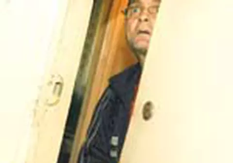 Nu s-a putut desparti de trupul mamei