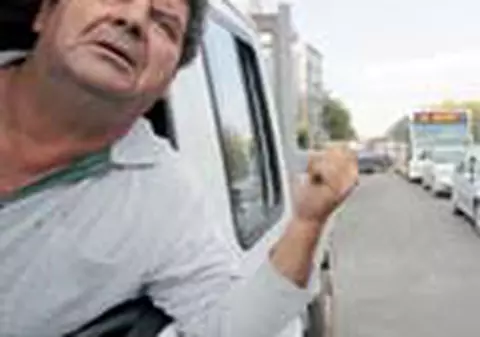 'Din cauza podului intepenim in trafic'