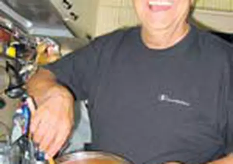 Benone Sinulescu si-a afisat E-urile nocive langa aragaz