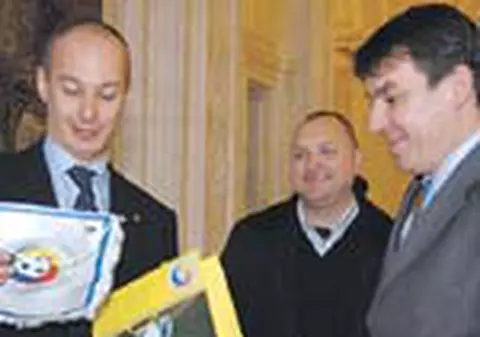 Bogdan Olteanu va juca fotbal impotriva 'Generatiei de aur'