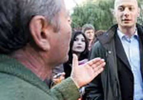 Pensionarii i-au luat la rost pe parlamentari