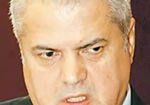 Adrian Nastase nu pleaca din partid