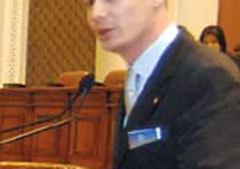 Fara blugi in Parlament