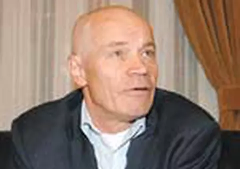 Oprescu 'l-a ras' in cap pe Dan Iosif