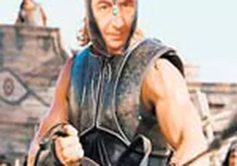 'Base', erou pe Internet