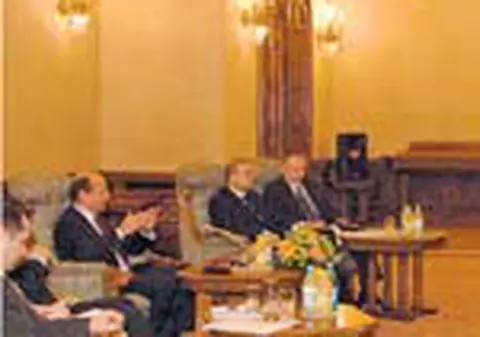 La Palatul Cotroceni se cheltuie lunar 18.000 de euro. Doar pentru iluminat