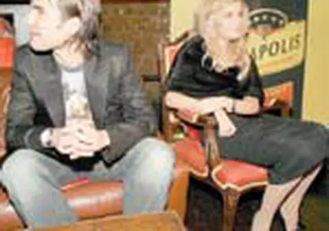 Moralitatea mamei e luata in discutie