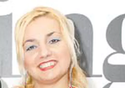 Simona s-a sarutat cu Borat