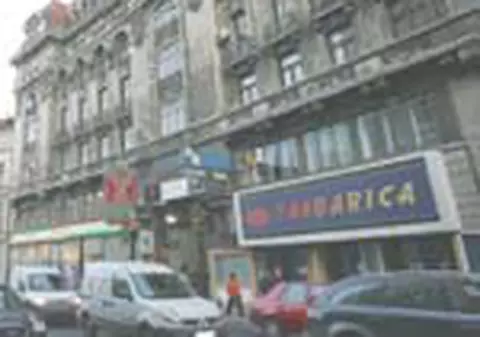 'Stau in cel mai batran bloc'