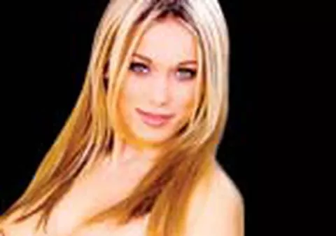 Bambola vrea sa-si deschida un salon de frumusete in Romania