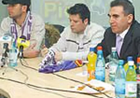 Un conducator si patru jucatori noi in Trivale