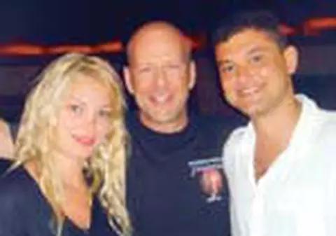 La taclale cu Bruce Willis