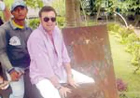 In Bali, Botezatu a facut safari pe elefanti 