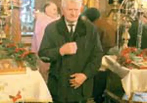 Socrul lui Basescu slujeste in biserica