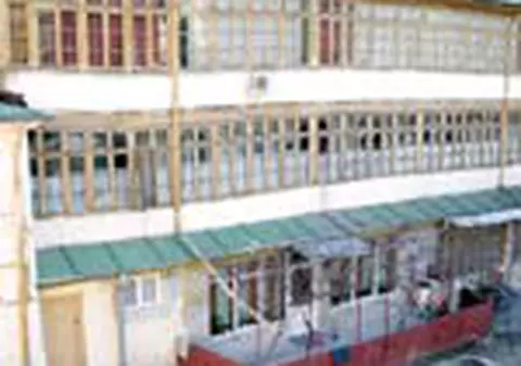 'Ma tem sa nu cada tavanul pe mine!'