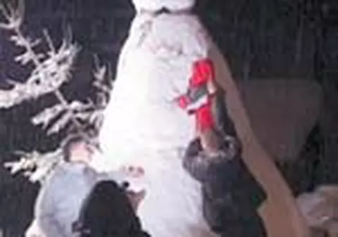 Au facut un om de zapada de 4 metri