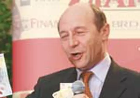 Politicienii si-au marit salariile