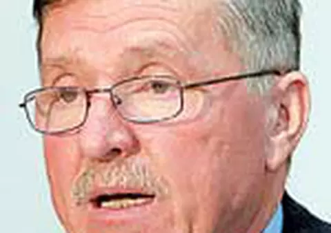 Elevii dau in luna mai tezele unice