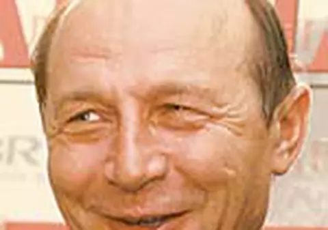 Familia Basescu, intampinat cu 'Sateasca' la Luxemburg