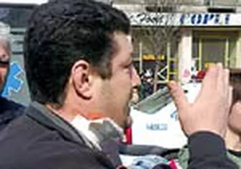 Si-a taiat gatul in fata Primariei