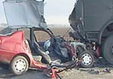 Trei persoane au murit in doua accidente rutiere