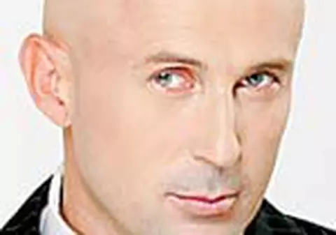 Mugur Mihaescu filmeaza 'Vacanta Mare Reloaded' la el acasa