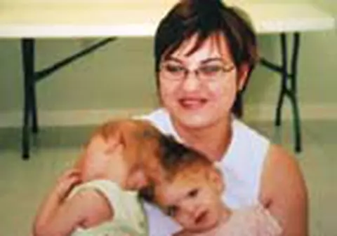 Canta si se imbraca in printese