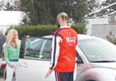 Laura Cosoi si-a luat 'broscuta'