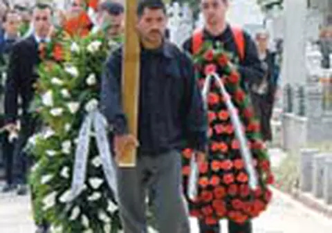 A murit cu dosarele in brate!