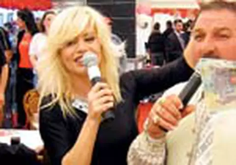 Loredana, 'ingropata' in mii de euro la Strehaia