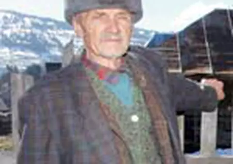 Romanii trec rar de 71 de ani