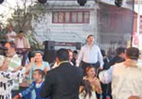 Botez de 200.000 &euro; cu tigani si manelisti