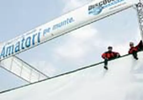 Alpinistii izolati pe cub vor primi Lumina