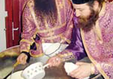 Sfantul Mir costa mii de euro