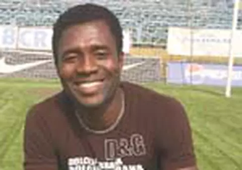 Nigerianul Bina, fan al sarmalelor cu mamaliguta