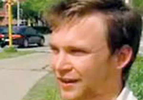 A scapat dupa ce un camion l-a calcat pe cap