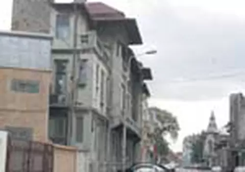 Basescu atrage clientii