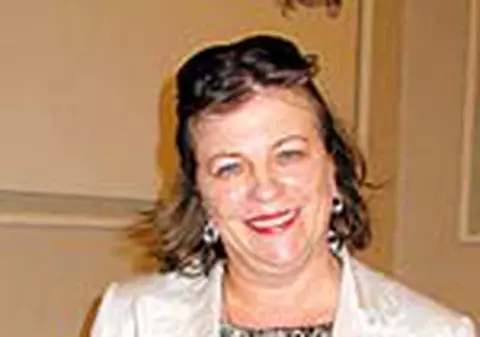 Senatoarele isi iau haine 'de la reduceri'