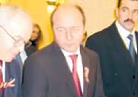 Imnul lui Basescu incinge manelistii