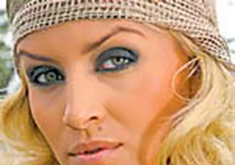 Adina Halas conduce 'Comando Romania'