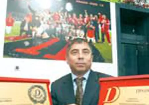 A vandut inghetata, halvita si blugi