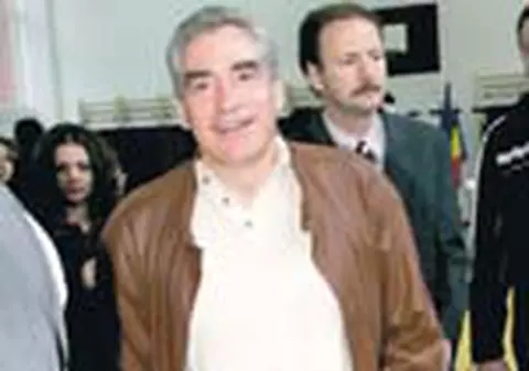 Petre Roman are copil din flori