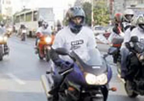 Miting pro Basescu pe motoare