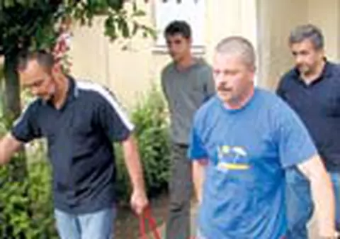 Si-a ucis fosta sotie si cainele, apoi s-a automutilat