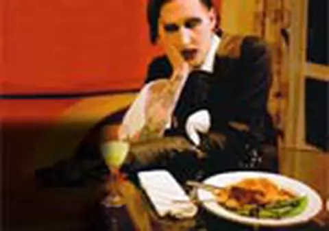 Marylin Manson vrea fructe in cabina